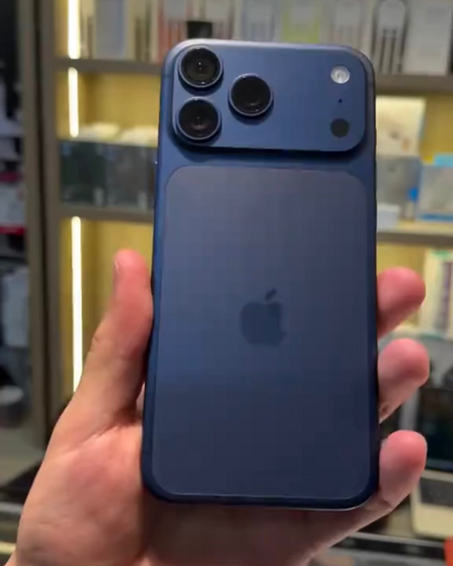 Apple iPhone 17 Pro Max, 512GB, SIM Global, Deep Blue, slightly  used